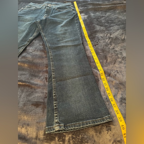 Medium Wash Jeans 99% Cotton 1% Spandex Size 12 - Picture 3 of 8